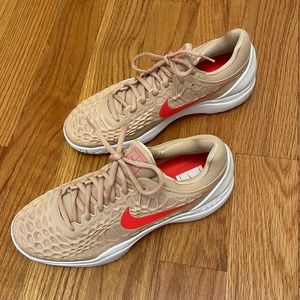 Brand new Nike women’s running shoes ✔️